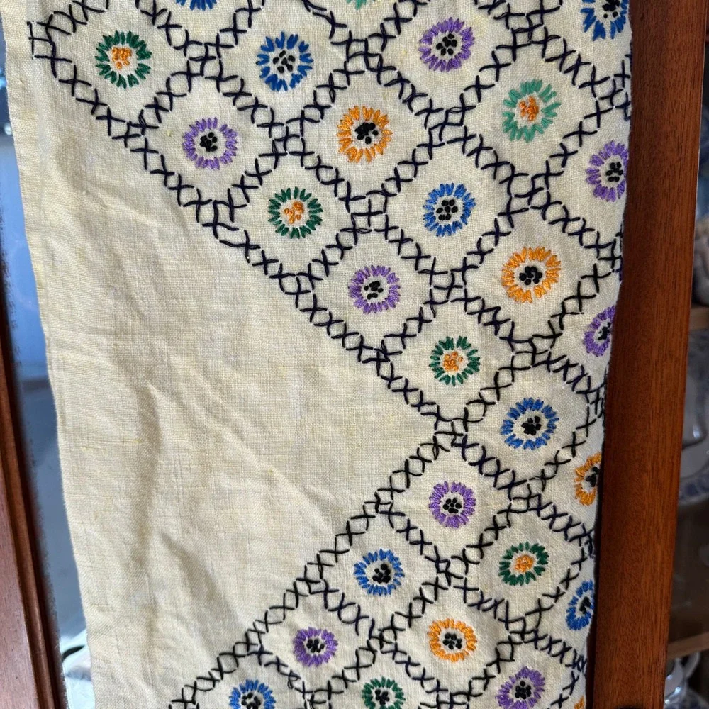 Vtg 50s Cross Stitch Tablecloth & 4 Napkins Set Yellow Floral Linen Cottagecore